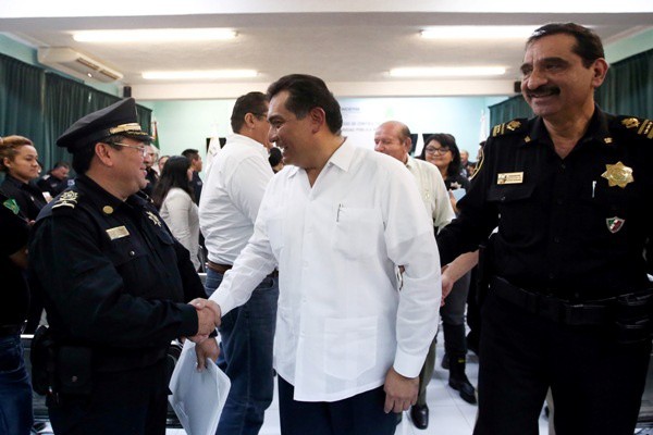 Yucatán cuenta con policías capaces y confiables: Víctor Caballero Durán Yucatán cuenta con policías capaces y confiables: Víctor Caballero Durán