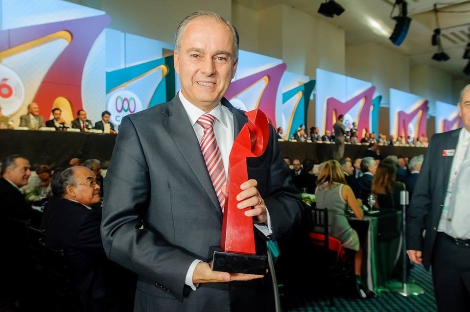 Arturo Laris Rodríguez recibe el premio Antena CIRT 2014 Arturo Laris Rodríguez recibe el premio Antena CIRT 2014