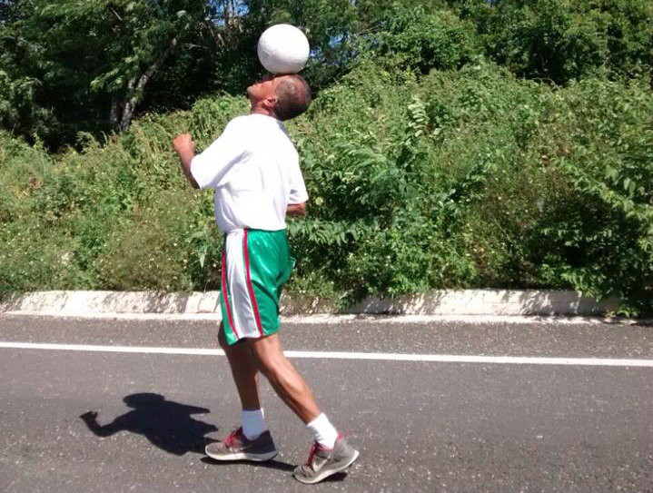 Llama a la paz con un balón Llama a la paz con un balón