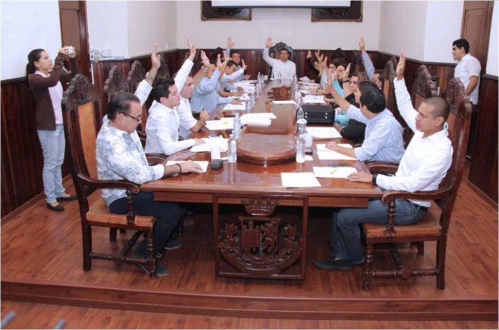 Dona el Ayuntamiento de Mérida medio millón de pesos a la Cruz Roja Dona el Ayuntamiento de Mérida medio millón de pesos a la Cruz Roja
