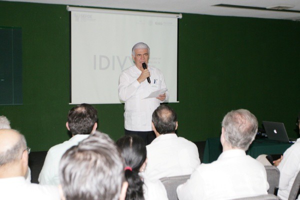 Presentan iniciativa para elevar competitividad de Industria del Vestido en Yucatán