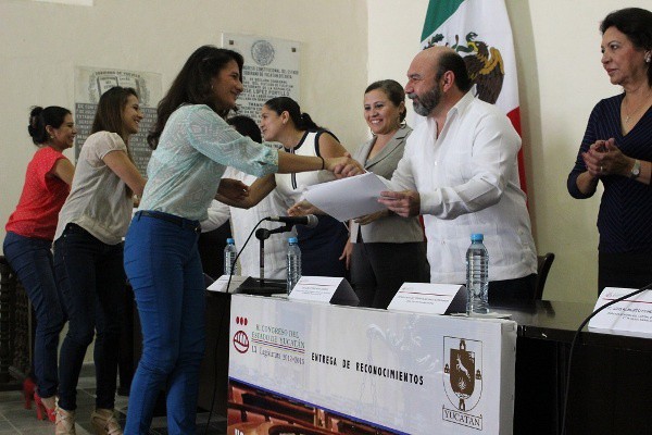 LX Legislatura reconoce la tercera generación del Taller Legislativo LX Legislatura reconoce la tercera generación del Taller Legislativo