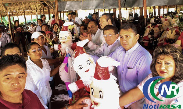 Entregan piñatas a comisarios de Valladolid para festejos navideños Entregan piñatas a comisarios de Valladolid para festejos navideños