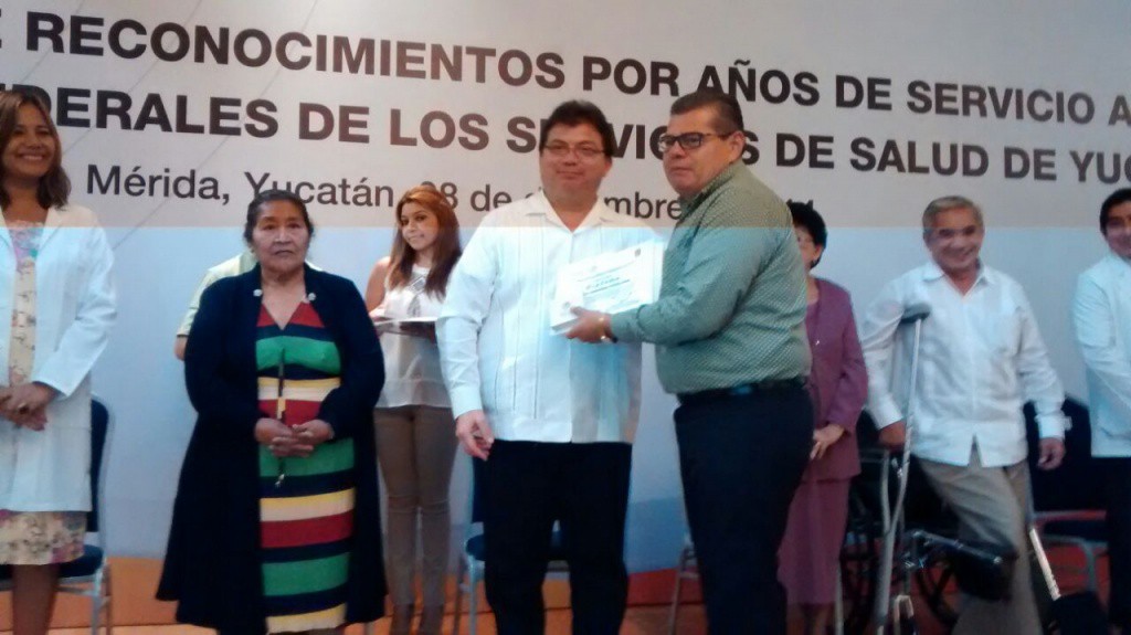Reciben reconocimientos más de 200 trabajadores de la Secretaría de Salud Reciben reconocimientos más de 200 trabajadores de la Secretaría de Salud