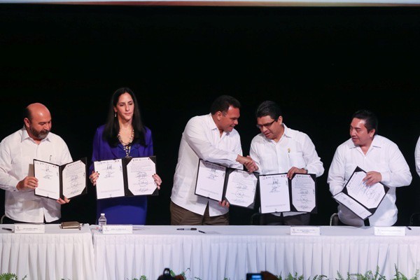 Se firma un convenio de colaboración en pro de los derechos humanos Se firma un convenio de colaboración en pro de los derechos humanos