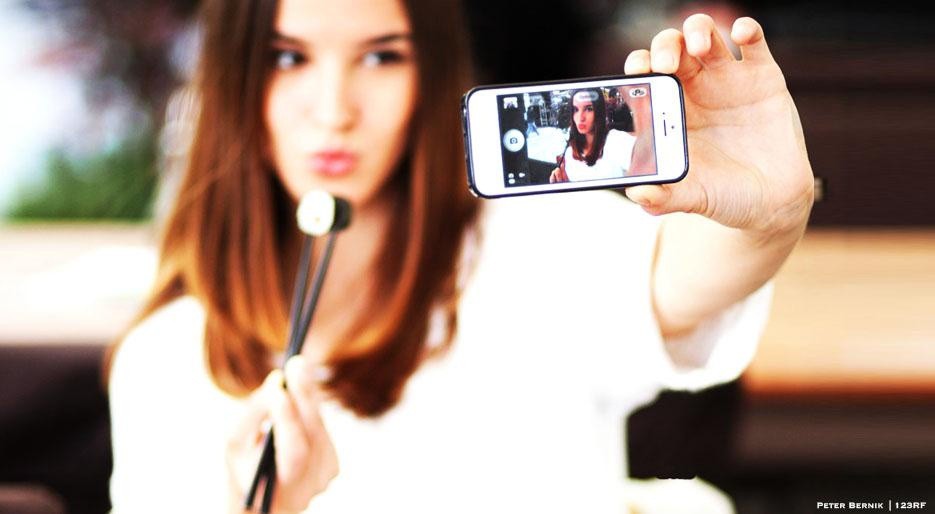Se hace una cirugía plástica para poder tomarse selfies Se hace una cirugía plástica para poder tomarse selfies