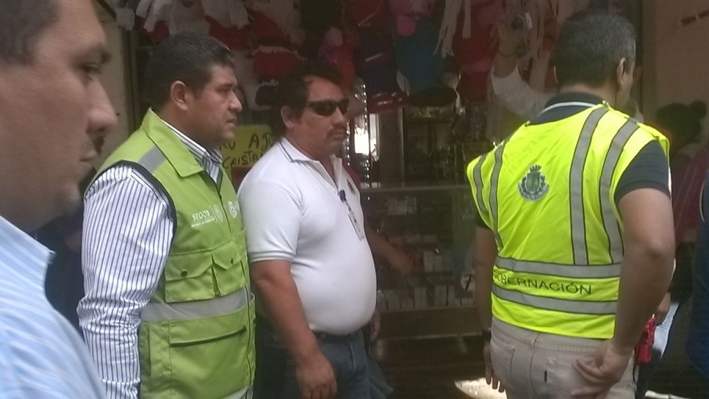 Buscan pólvora clandestina en comercios del centro Buscan pólvora clandestina en comercios del centro
