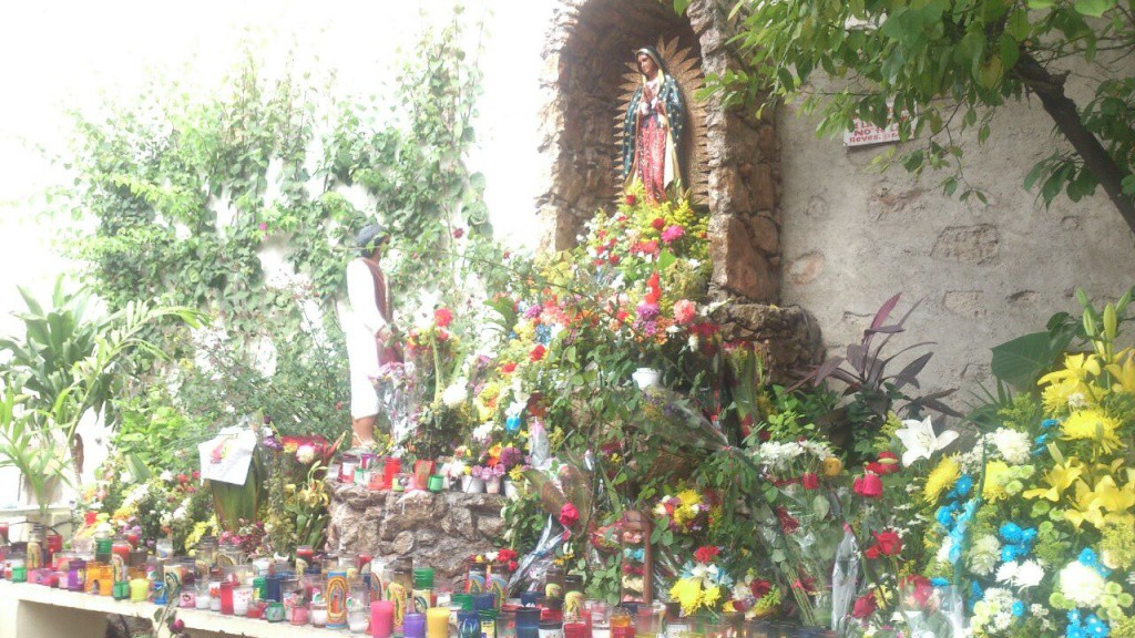 Antorchistas de todo el estado llegaron a la iglesia de San Cristóbal Antorchistas de todo el estado llegaron a la iglesia de San Cristóbal