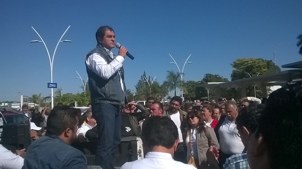 El proceso de licitación para la concesión de taxis en el aeropuerto fue amañado: Líder del FUTV El proceso de licitación para la concesión de taxis en el aeropuerto fue amañado: Líder del FUTV