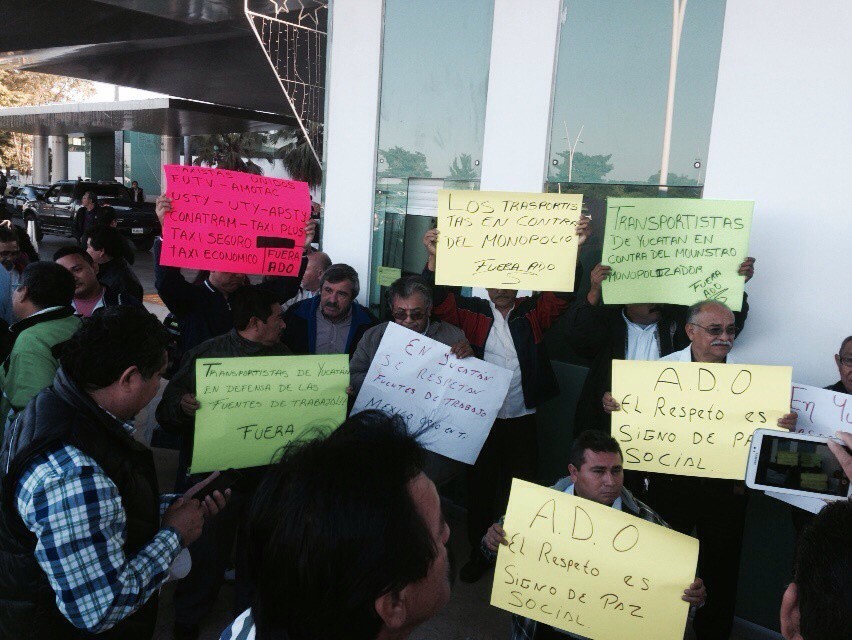 Taxistas del aeropuerto de Mérida dicen que no son tan malos Taxistas del aeropuerto de Mérida dicen que no son tan malos