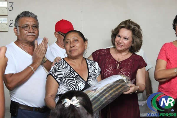 Entregan cobertores a abuelitos de Tizimín Entregan cobertores a abuelitos de Tizimín