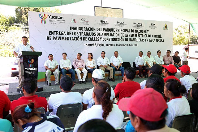 El Gobernador entregó obras de pavimentación y ampliación de red eléctrica en Espita. El Gobernador entregó obras de pavimentación y ampliación de red eléctrica en Espita.