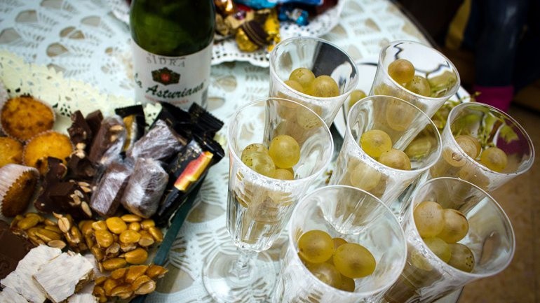 ¿De donde viene la tradición de comer 12 uvas en año nuevo? ¿De donde viene la tradición de comer 12 uvas en año nuevo?