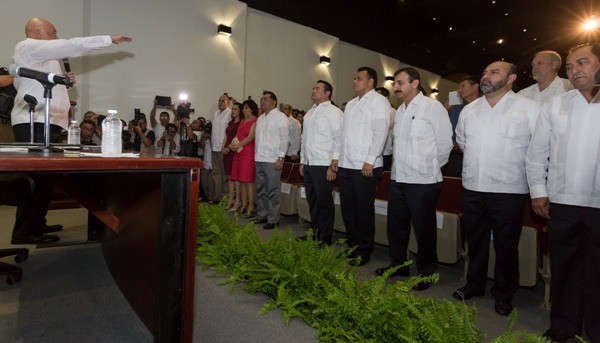 Toma posesión el nuevo rector de la UADY Toma posesión el nuevo rector de la UADY