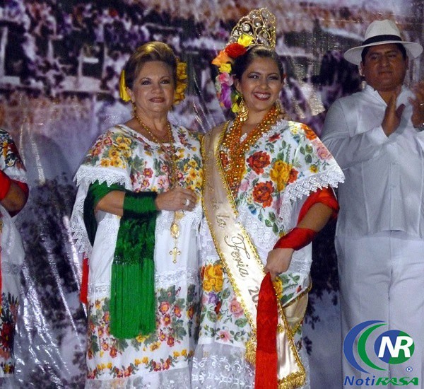 Coronan a la reina de la Feria de Tizimín 2015 Coronan a la reina de la Feria de Tizimín 2015