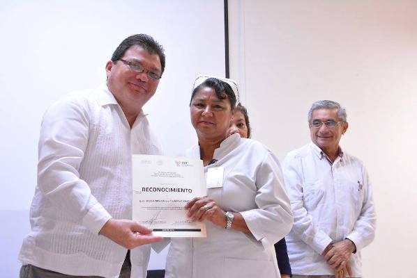 Reconocen la incansable labor del personal de enfermería Reconocen la incansable labor del personal de enfermería