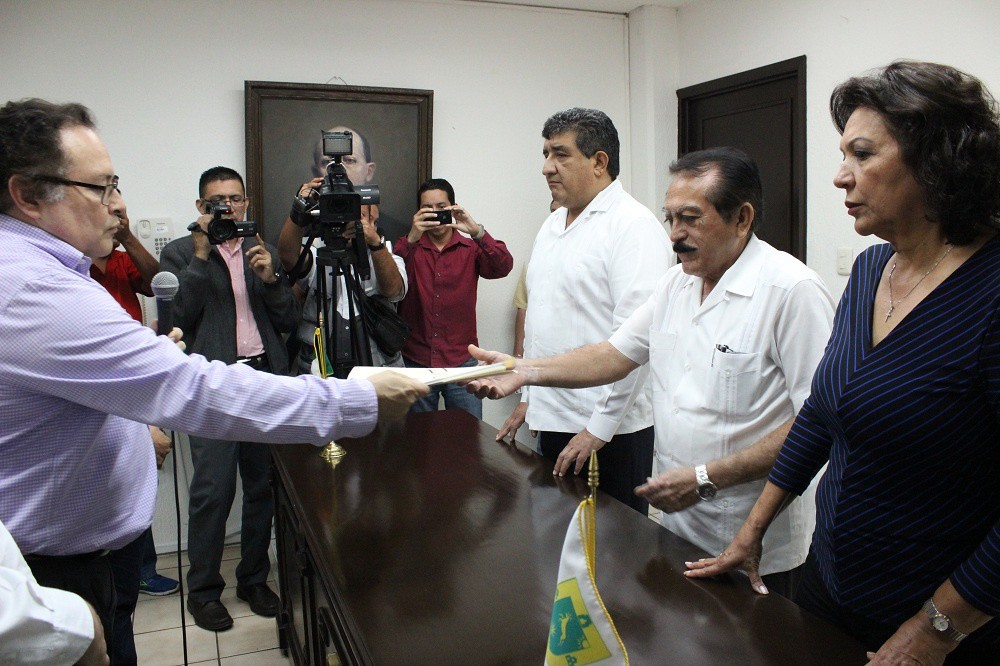 Presentan iniciativa para declarar el 2015, año del centenario del Gobierno de Salvador Alvarado Presentan iniciativa para declarar el 2015, año del centenario del Gobierno de Salvador Alvarado