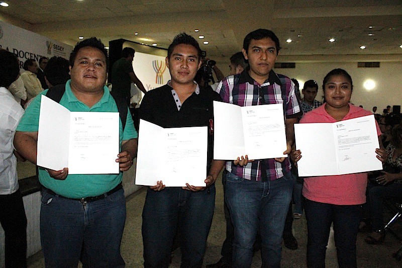 Entregan 266 plazas de docente a igual número de profesores Entregan 266 plazas de docente a igual número de profesores