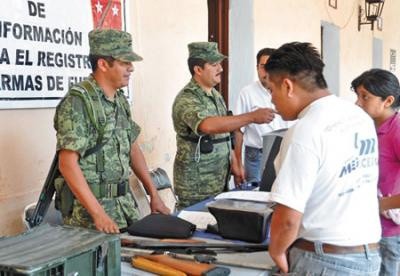 Invitan a cambiar sus armas Invitan a cambiar sus armas