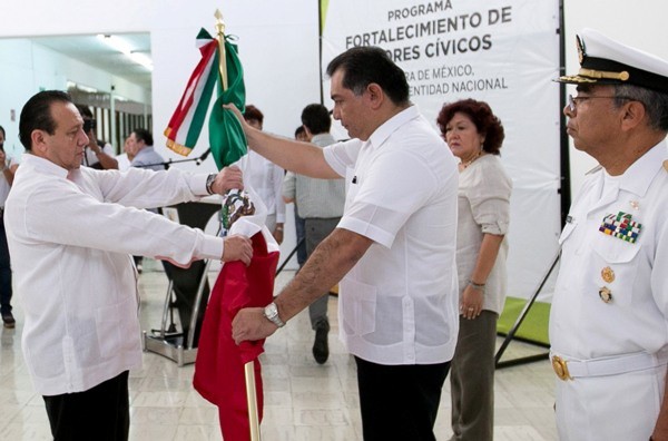 Realizan el primer abanderamiento del año Realizan el primer abanderamiento del año
