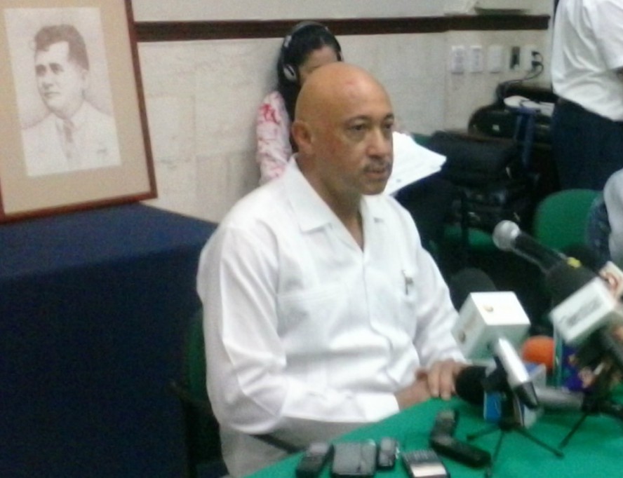 El rector de la Uady entabla un primer acercamiento con huelguistas El rector de la Uady entabla un primer acercamiento con huelguistas