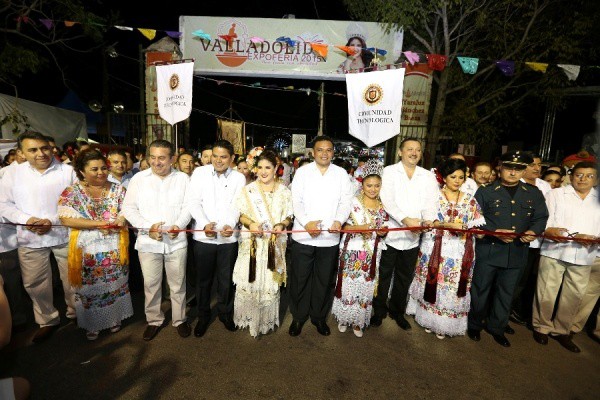 Inaugura Rolando Zapata Bello la Expo Feria Valladolid 2015 Inaugura Rolando Zapata Bello la Expo Feria Valladolid 2015