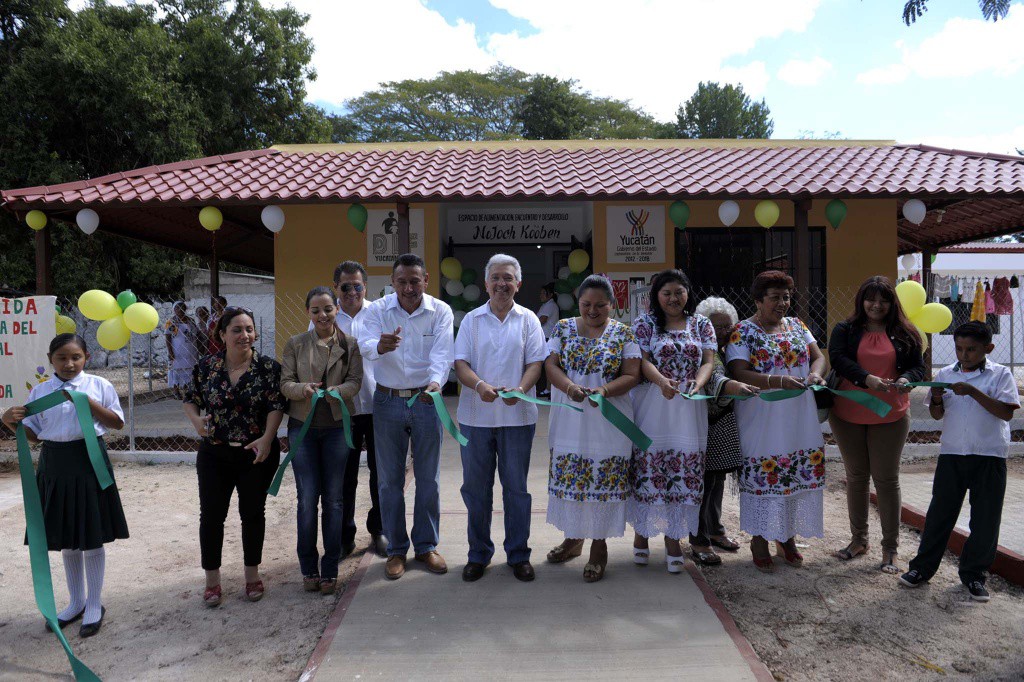 Inauguran comedor del DIF Estatal en Muna Inauguran comedor del DIF Estatal en Muna