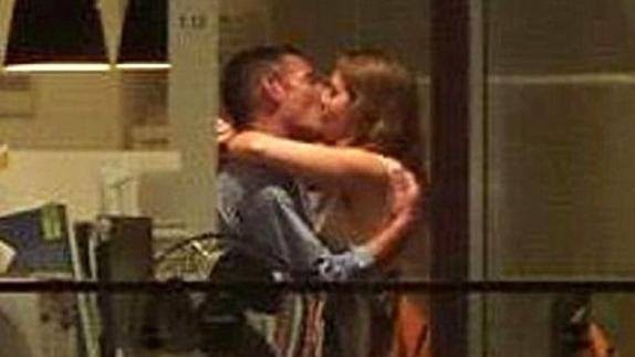 Tienen relaciones sexuales en la oficina, los graban y se vuelve viral Tienen relaciones sexuales en la oficina, los graban y se vuelve viral
