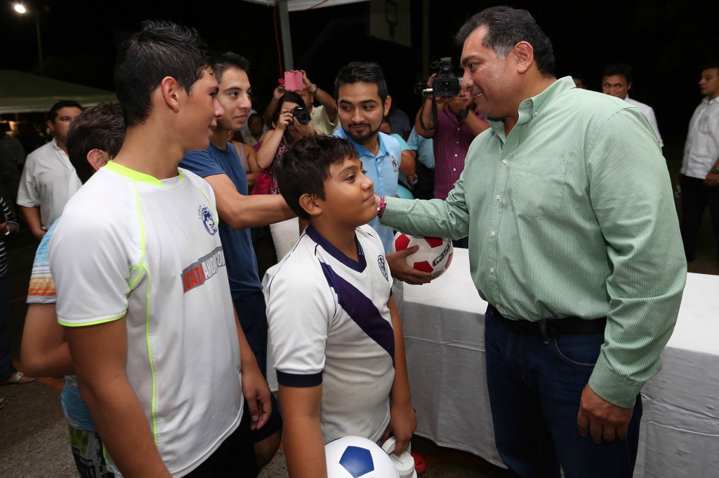 Redoblarán esfuerzos para alejar a los jóvenes de los delitos y adicciones Redoblarán esfuerzos para alejar a los jóvenes de los delitos y adicciones