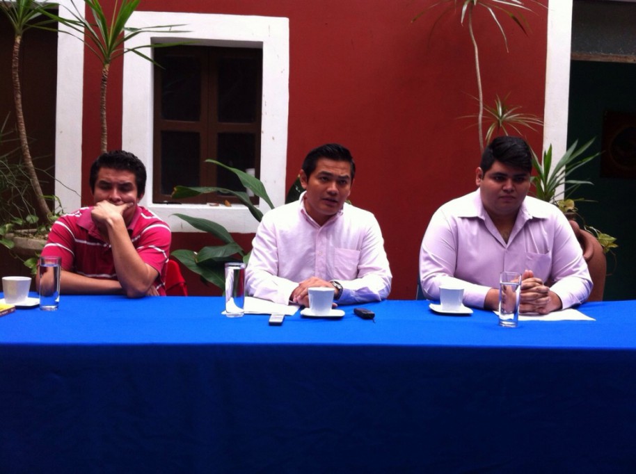 Egresados de la UADY exigen respeto a sus derechos Egresados de la UADY exigen respeto a sus derechos