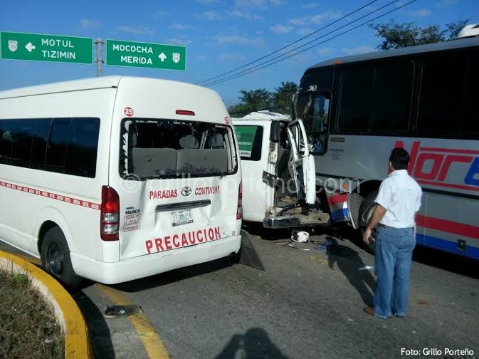 25 lesionados en una carambola de siete vehículos 25 lesionados en una carambola de siete vehículos