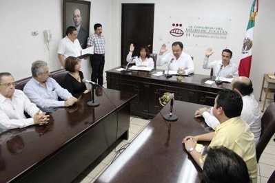 Diputación permanente toma el compromiso constitucional a consejera del INAIP Diputación permanente toma el compromiso constitucional a consejera del INAIP