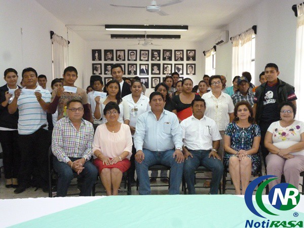 Ayuntamiento de Tizimín entrega apoyos económicos a estudiantes Ayuntamiento de Tizimín entrega apoyos económicos a estudiantes