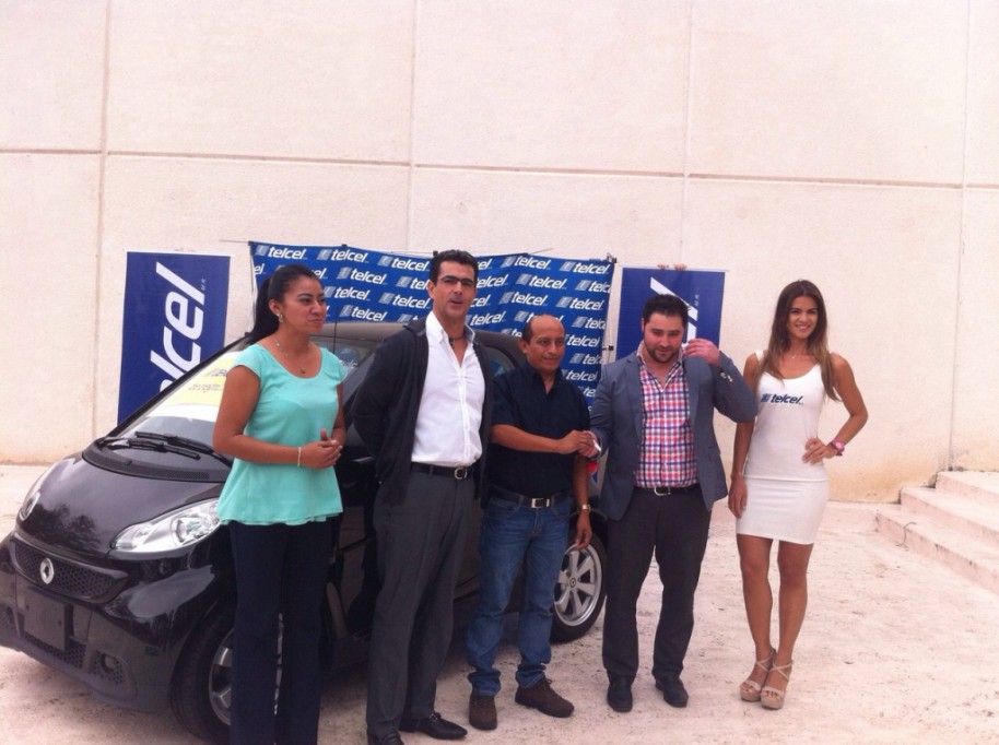 Telcel entrega auto al ganador de una trivia Telcel entrega auto al ganador de una trivia