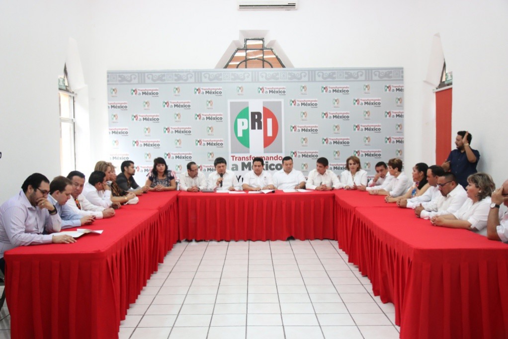 Entregan constancia a candidatos a diputados locales del PRI Entregan constancia a candidatos a diputados locales del PRI