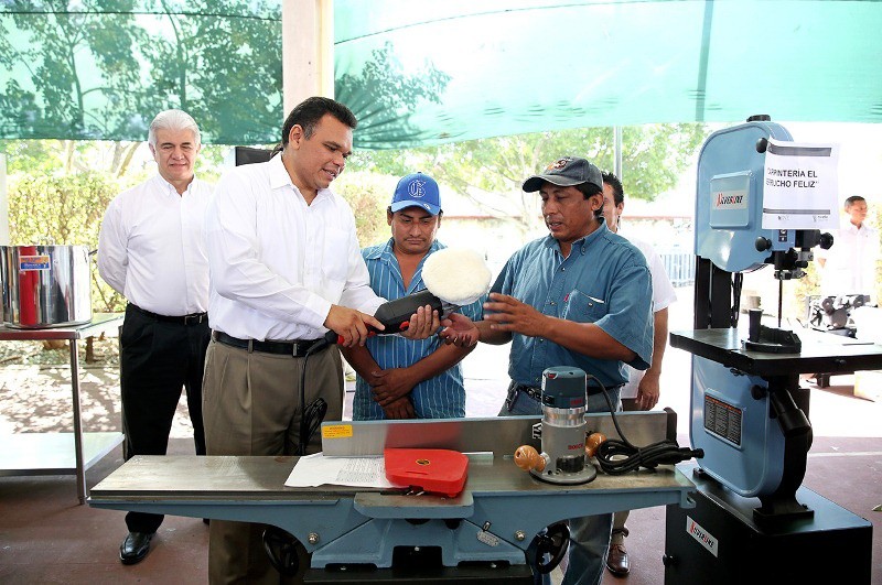 El Gobernador entregó apoyos del programa Bienestar Laboral. El Gobernador entregó apoyos del programa Bienestar Laboral.