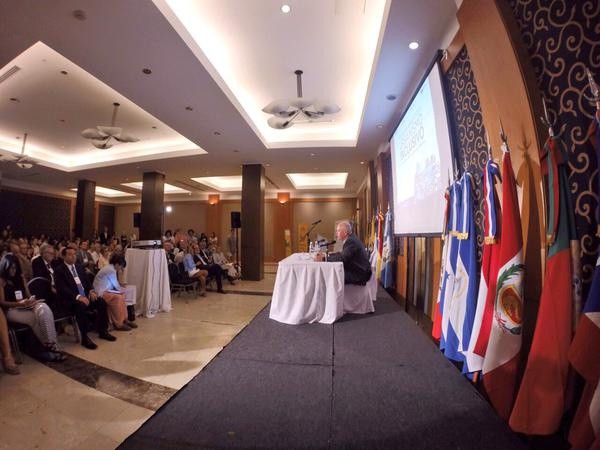 Renán Barrera participa en una Cumbre Internacional en Argentina