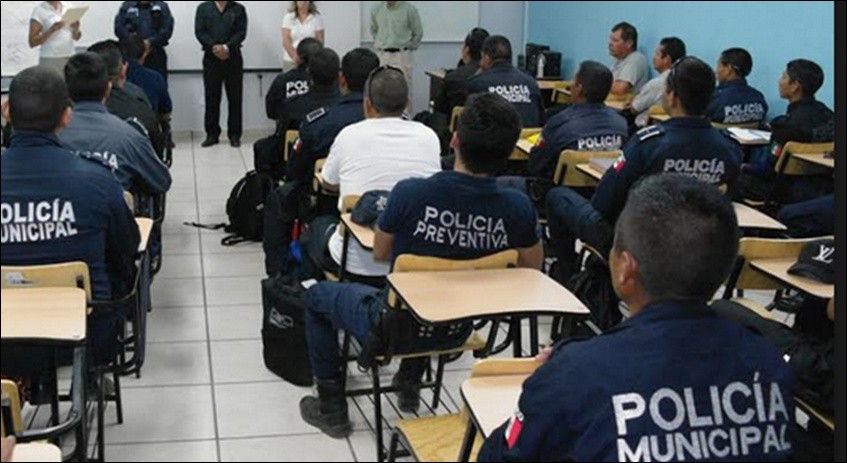 Imparten curso de inglés a policías municipales Imparten curso de inglés a policías municipales