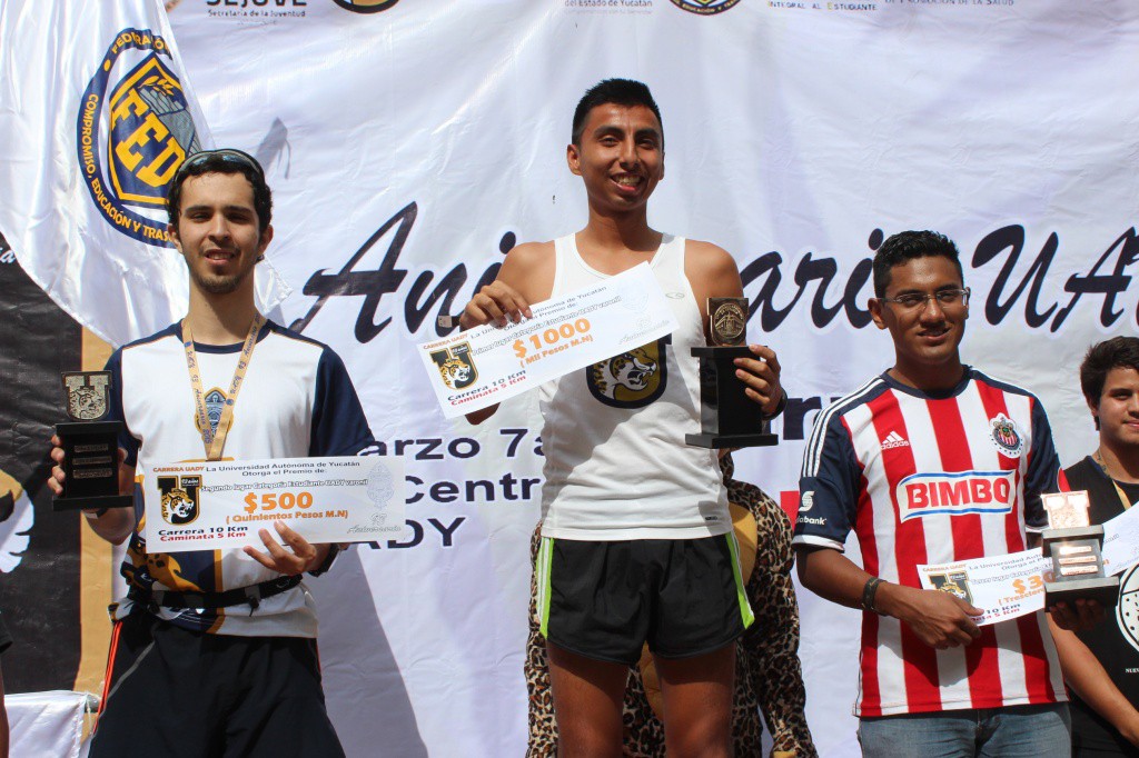 Keniano gana la carrera de aniversario de la UADY Keniano gana la carrera de aniversario de la UADY