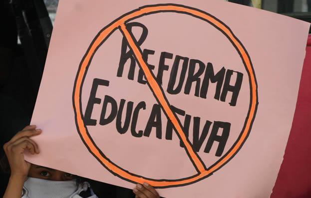 Maestros califican de hostigadoras las pruebas de la reforma educativa Maestros califican de hostigadoras las pruebas de la reforma educativa