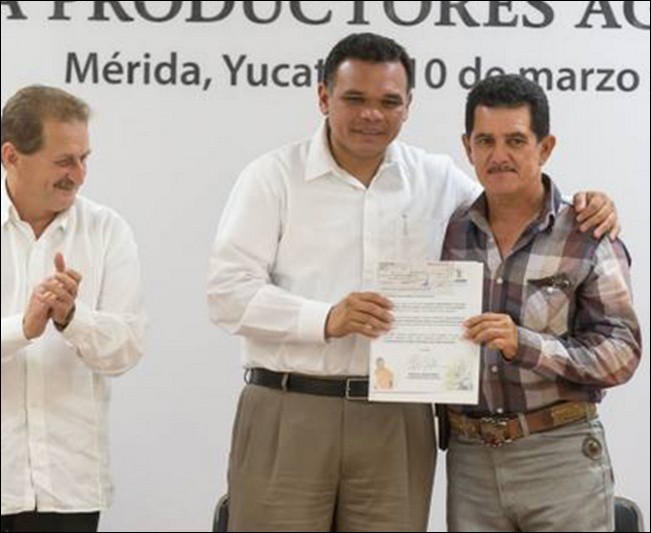 Inauguran 2 obras en Muxupip Inauguran 2 obras en Muxupip