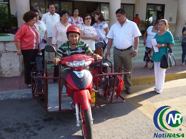 Entregan moto adaptada a tizimileño discapacitado Entregan moto adaptada a tizimileño discapacitado