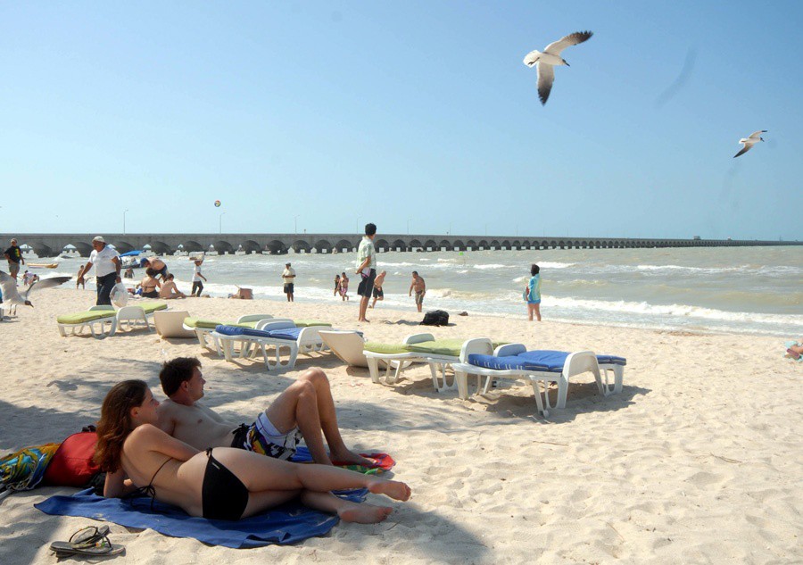 Las playas yucatecas esperan en semana santa y pascua 20 por ciento más de visitantes respecto al mismo periodo del año anterior Las playas yucatecas esperan en semana santa y pascua 20 por ciento más de visitantes respecto al mismo periodo del año anterior