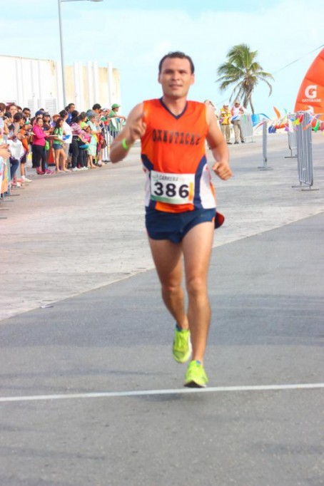 Enrique Cerón gana por VII ocasión la carrera del puerto de altura Enrique Cerón gana por VII ocasión la carrera del puerto de altura