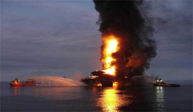 Incendio en una plataforma de Pemex en Campeche: Un muerto y 16 lesionados Incendio en una plataforma de Pemex en Campeche: Un muerto y 16 lesionados