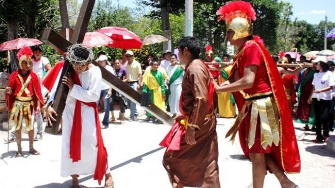 Se espera que más de 7 mil visitantes acudan a la representación del viacrucis de Acanceh Se espera que más de 7 mil visitantes acudan a la representación del viacrucis de Acanceh
