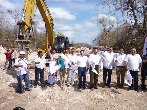 Al fin se reconstruye carretera Xocén-Xuilub Al fin se reconstruye carretera Xocén-Xuilub