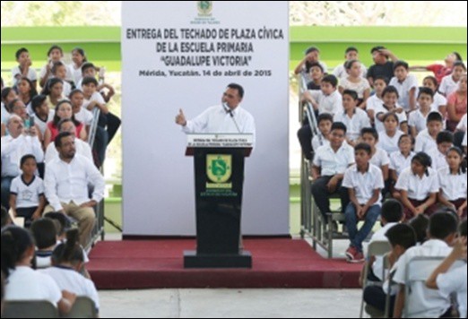 Reciben alumnos de primaria del sur de la capital techado de plaza cívica Reciben alumnos de primaria del sur de la capital techado de plaza cívica