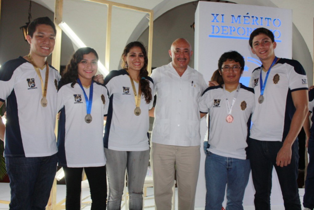 Entrega del mérito deportivo a 85 estudiantes de la UADY Entrega del mérito deportivo a 85 estudiantes de la UADY