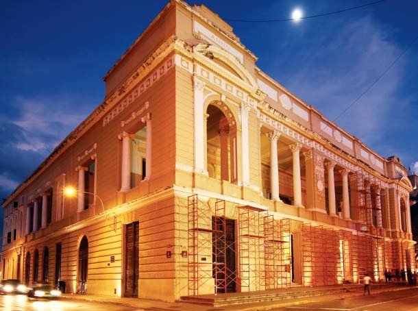 Continúa la modernización del teatro "José Peón Contreras" Continúa la modernización del teatro "José Peón Contreras"